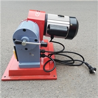 所述工作台顶端的右侧固定连接有支撑架