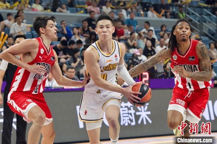 林秉圣首秀惊艳 亮相CBA赛