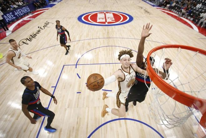 活塞逆转勇士锁定季后赛 杜伦23分引领多点开花