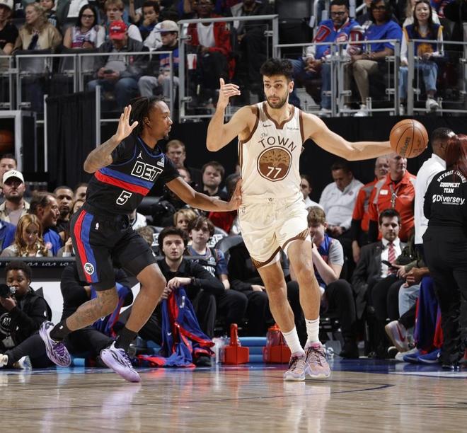 活塞逆转勇士锁定季后赛 杜伦23分引领多点开花