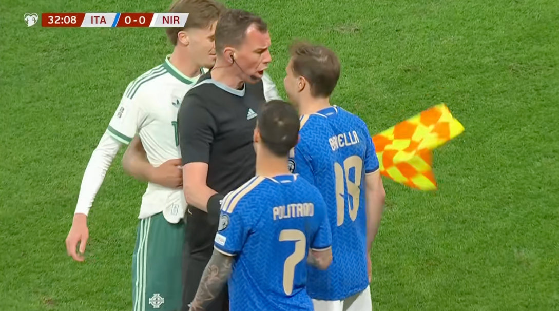 巴雷拉与普赖斯赛场冲突引热议 裁判介入劝阻