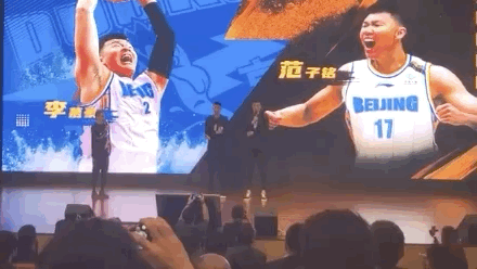 秋风渐起新赛季在望，慕铭组合首次亮相首钢：