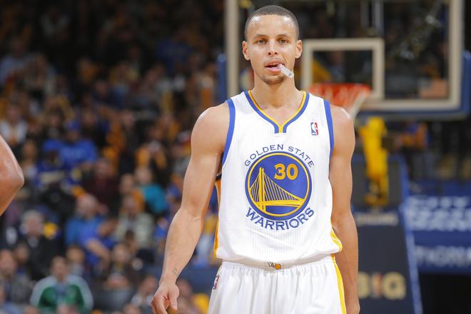 库里伤停两月后复出替补登场创14年历史