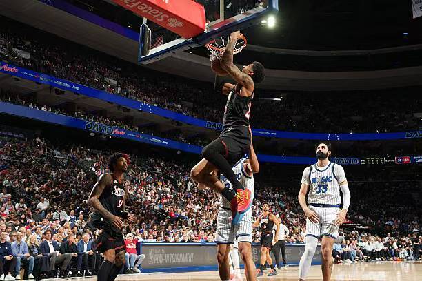 76人逆转魔术晋级季后赛 巴洛防守失误成隐患