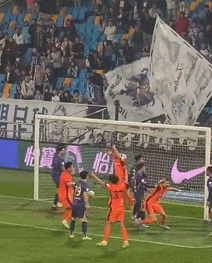 青岛海牛宋龙与天津津门虎基莱斯上演德比对决